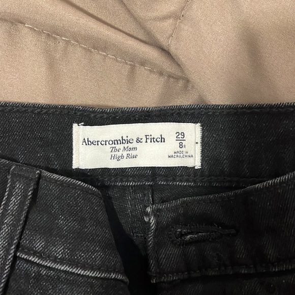 black mom high rise jeans. size 8… abercrombie. worn on a couple times - Picture 2 of 2